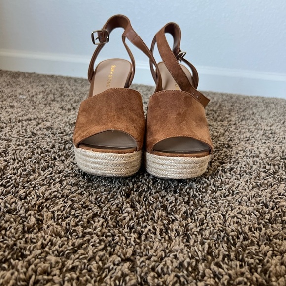 Elegant Tan Wedge Sandals - Picture 2 of 3